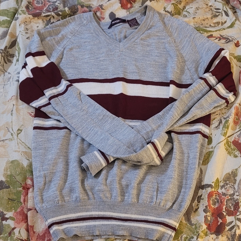 Gray and Burgundy Men's Sweater